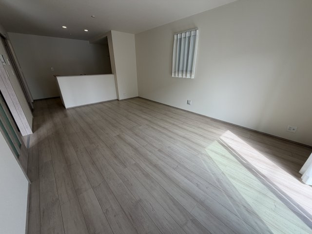 《仲介手数料無料》川越市砂新田５丁目30-8新築一戸建てハートフルタウンの居間・リビング|LDK17.75帖