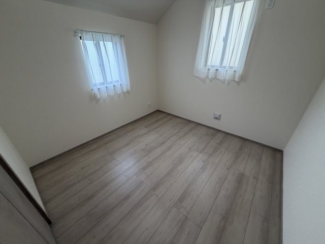 《仲介手数料無料》川越市砂新田５丁目30-8新築一戸建てハートフルタウンの洋室|2階 5帖