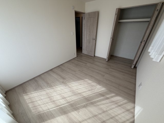 《仲介手数料無料》川越市砂新田５丁目30-8新築一戸建てハートフルタウンの洋室|2階 6帖