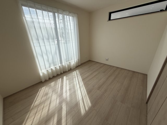 《仲介手数料無料》川越市砂新田５丁目30-8新築一戸建てハートフルタウンの洋室|2階 6帖