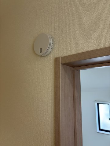 《仲介手数料無料》川越市砂新田５丁目30-8新築一戸建てハートフルタウンのその他|火災報知器が各お部屋や廊下などに付いています。