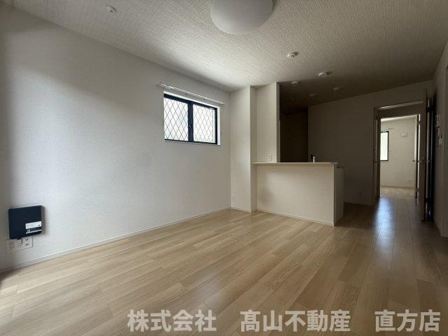 直方市大字直方のアパートの居間・リビング