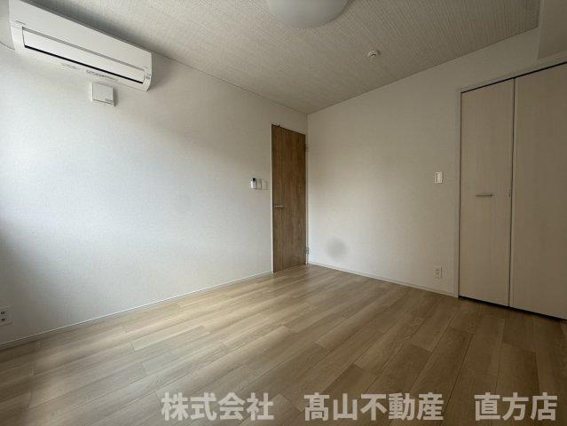直方市大字直方のアパートの洋室