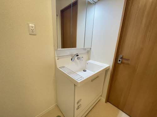 フォレナミユキ　A棟の洗面所|※同タイプの部屋写真です