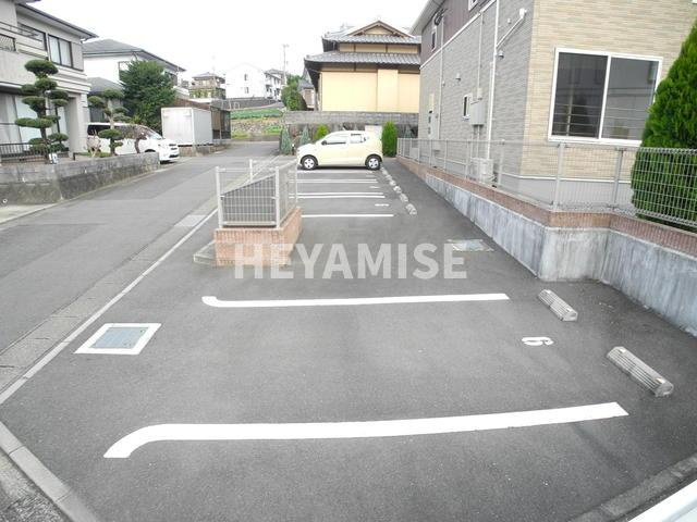 プラシードヒルⅠの駐車場