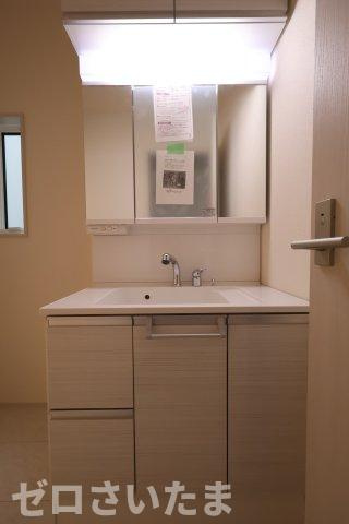 《仲介手数料無料》川越市仙波町４丁目25-51新築一戸建てブルーミングガーデンの独立洗面台