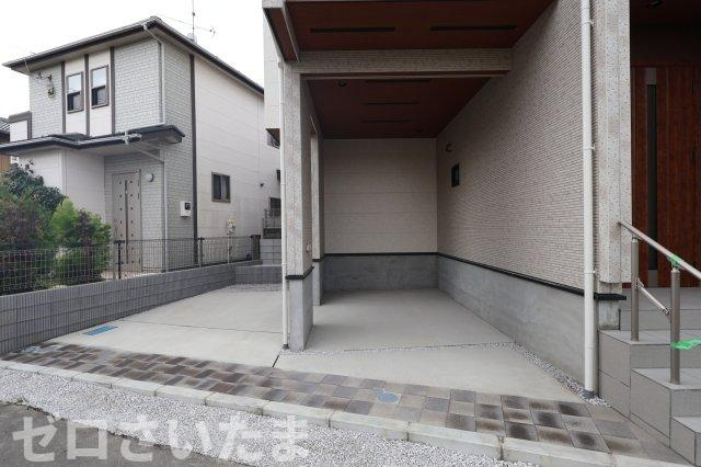 《仲介手数料無料》川越市仙波町４丁目25-51新築一戸建てブルーミングガーデンの駐車場