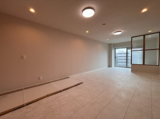 【居間・リビング】 | ハッコー稲毛マンション | ゆったりとくつろげる、明るく開放的な空間で、室内にたっぷりと光が差し込む、快適なリビングです！