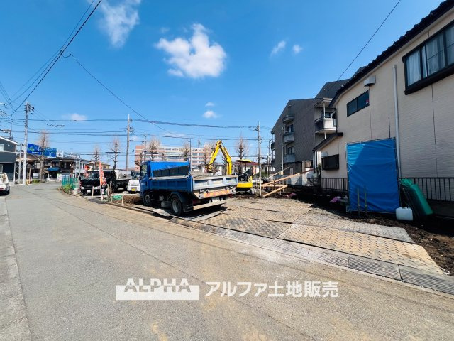 ~昭島田中町４棟現場~New Residential Subdivision　C号棟の前面道路含む現地写真|【clear the mind】◆暮らしが整う空間◆
ゆとりのある住空間と、どこか安心感のある佇まい。
ここで過ごす日々が、自分たちらしい暮らしへと自然に導いてくれる。