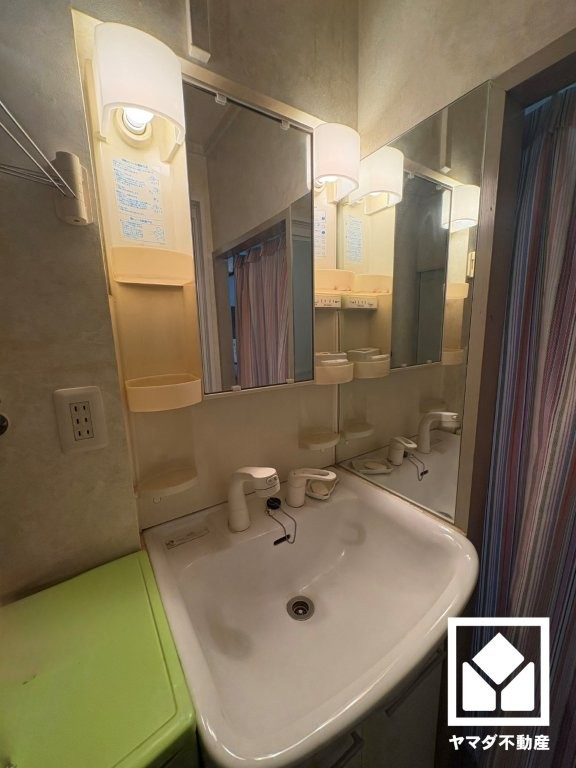 ろうきん立花コーポの独立洗面台|実写真と間取り図からCG再現した「空室リフォームイメージ」のため、実際と異なります。