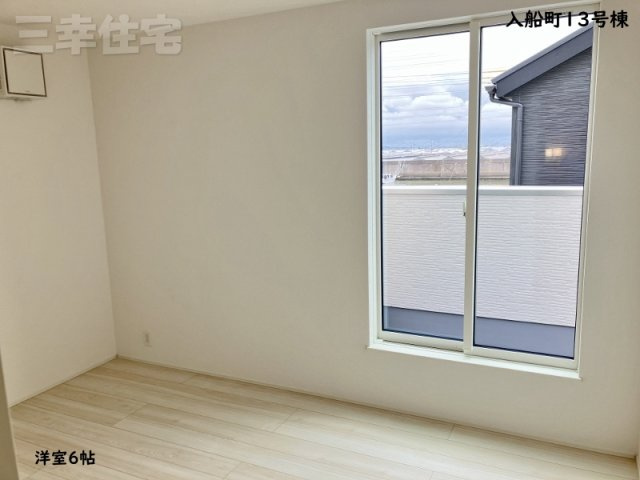 碧南市入船町の洋室|洋室6帖。このお部屋もバルコニーに面しています