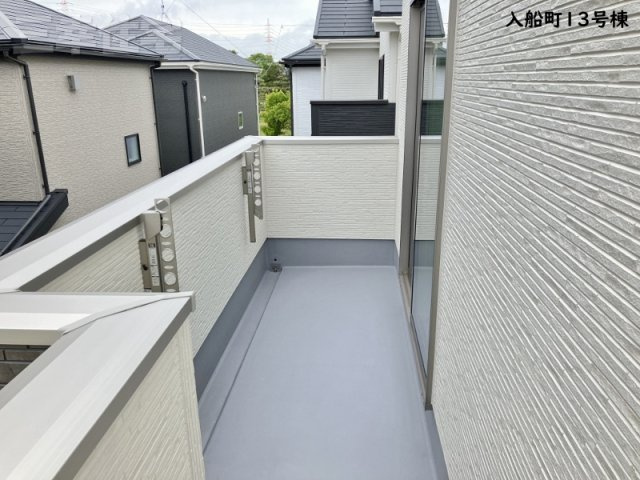 碧南市入船町のバルコニー|2部屋に面したワイドバルコニー