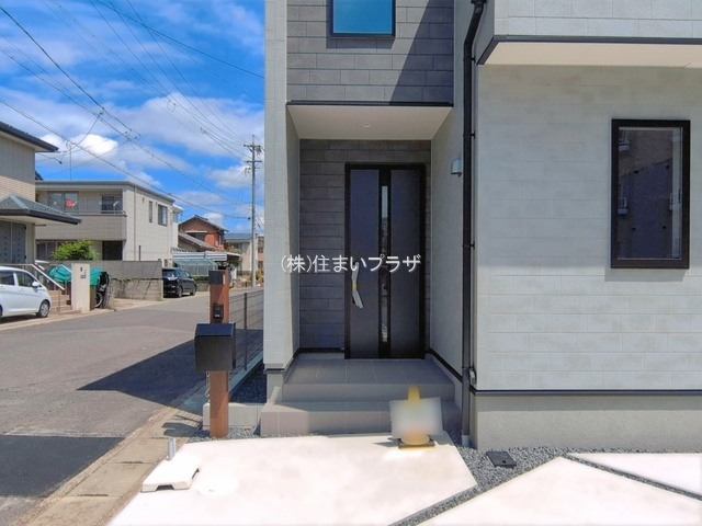 仲介手数料無料）一宮市森本五丁目１号棟の玄関|収納もある玄関です
