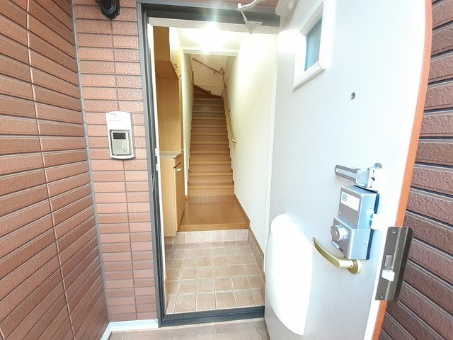 さくらヒルズ霞台　壱番館の玄関|落ち着いた玄関です