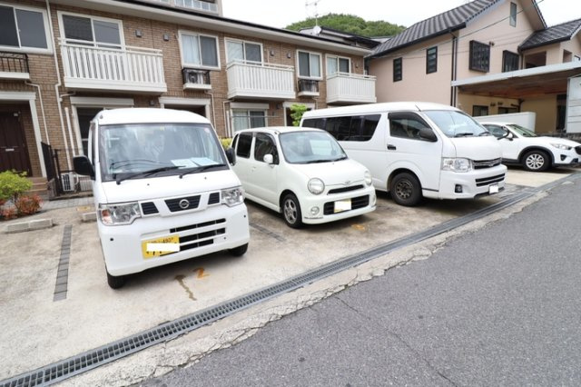 ローズコートつしまの駐車場