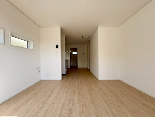 【軽ならP2台可】高知市中秦泉寺第1　新築一戸建の洋室|2面採光で明るさ確保。シンプルで使いやすい洋室は多用途に対応