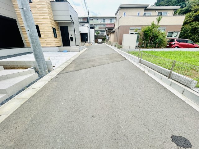 八千代市勝田台南２丁目５期の前面道路含む現地写真