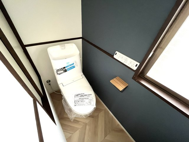 【トイレ】 | 仲介手数料無料！厚南小学校に通えるリフォーム済み中古住宅　宇部市西際波台 | シャワートイレは節水型タイプ。１階と２階の２カ所あります