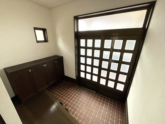 【玄関】 | 仲介手数料無料！厚南小学校に通えるリフォーム済み中古住宅　宇部市西際波台 | 毎日通る玄関はこちらです