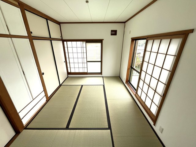 【和室】 | 仲介手数料無料！厚南小学校に通えるリフォーム済み中古住宅　宇部市西際波台 | 明るい和室です