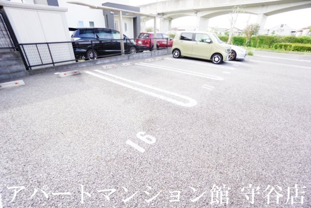 リビングタウン百合ヶ丘の駐車場
