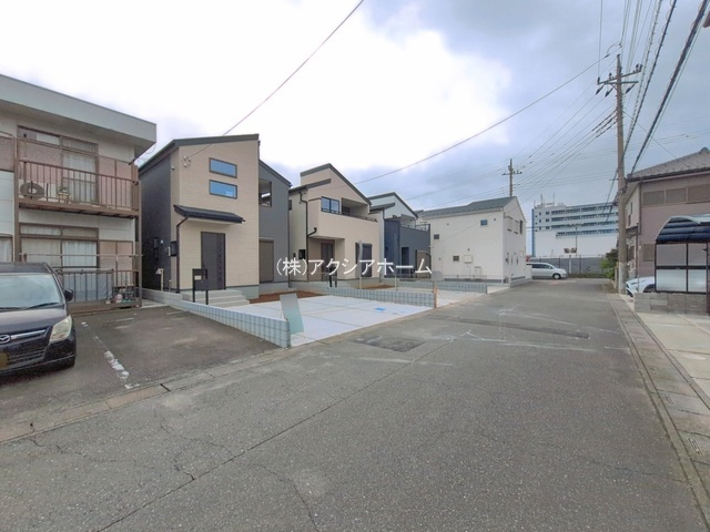 入間市久保稲荷5丁目・全2棟　新築一戸建　1号棟の前面道路含む現地写真|現地写真（2026年7月7日撮影）