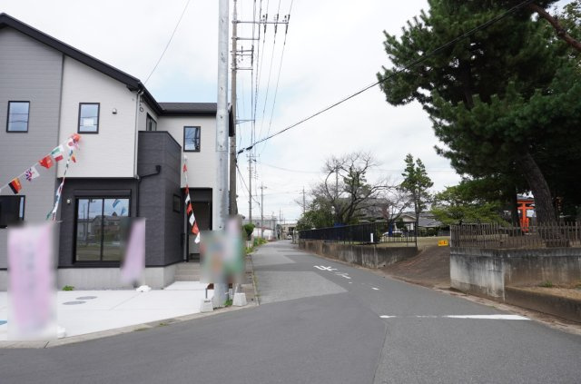 越谷市東町5丁目 新築分譲住宅の前面道路含む現地写真