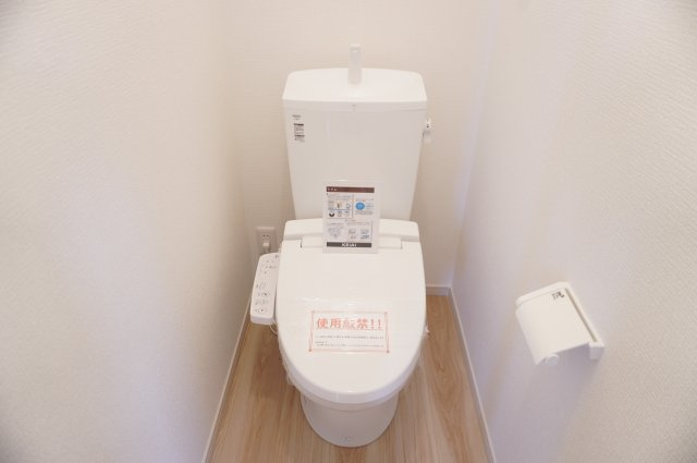 越谷市東町5丁目 新築分譲住宅のトイレ|2階