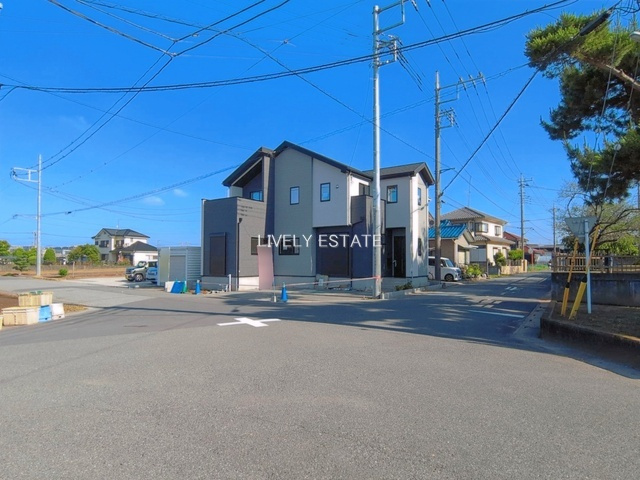 越谷市東町5丁目 新築分譲住宅の前面道路含む現地写真