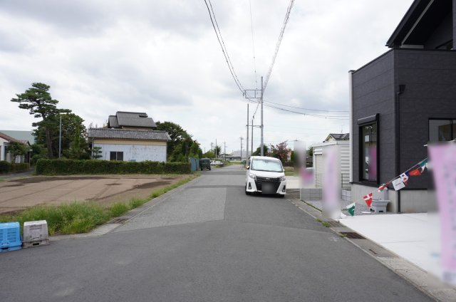 越谷市東町5丁目 新築分譲住宅の前面道路含む現地写真