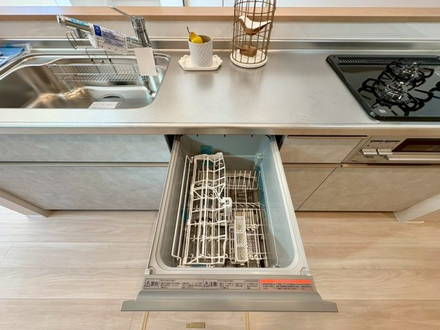 高知市福井町　新築一戸建てのその他|食器洗い乾燥機付きで家事を時短。忙しい毎日をサポートしてくれる便利なキッチン設備です