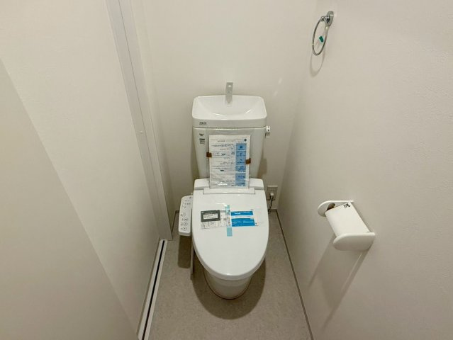 高知市福井町　新築一戸建てのトイレ|清潔感のあるシンプルなトイレ空間。毎日気持ちよく使える使い勝手の良い設備です