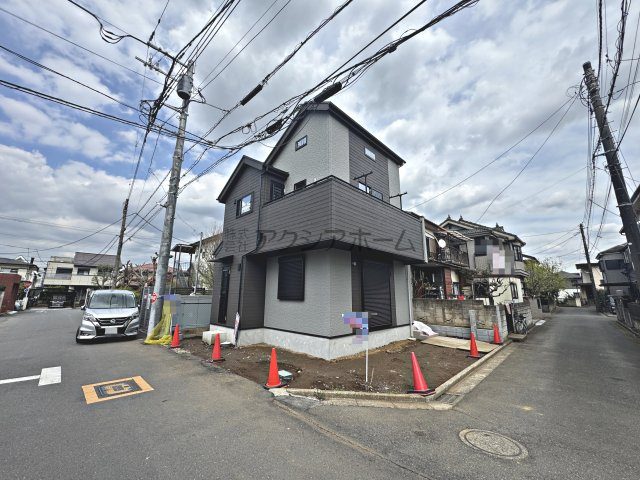 所沢市中新井1丁目・全1棟　新築一戸建　～南西角地～の前面道路含む現地写真