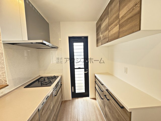 所沢市中新井1丁目・全1棟　新築一戸建　～南西角地～のキッチン|カップボード付