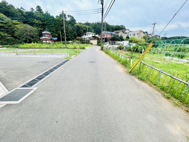 八千代市勝田台南２丁目５期の前面道路含む現地写真