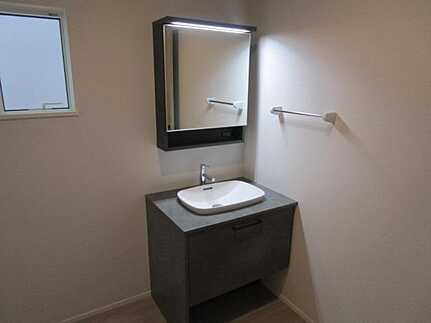 広島市安佐南区川内２丁目の新築一戸建の独立洗面台