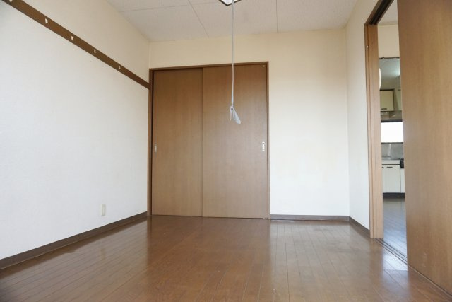 【洋室】 | コーポAKITAⅠ | 落ち着いた色調の洋室です
同タイプ別室