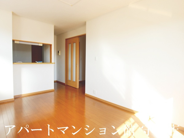 さくらヒルズ霞台　壱番館の居間・リビング