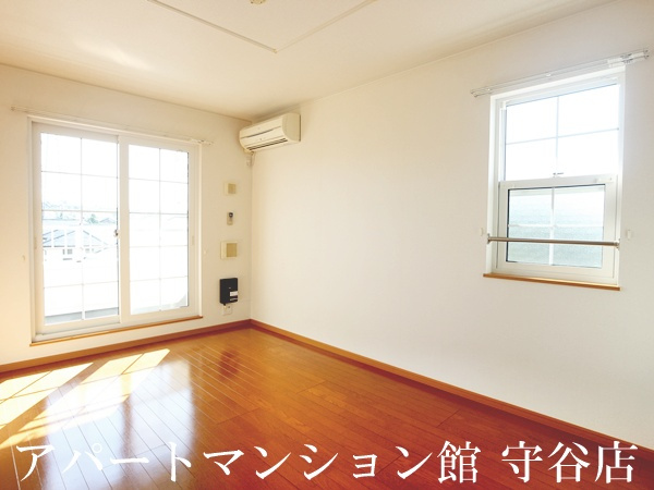 さくらヒルズ霞台　壱番館の居間・リビング