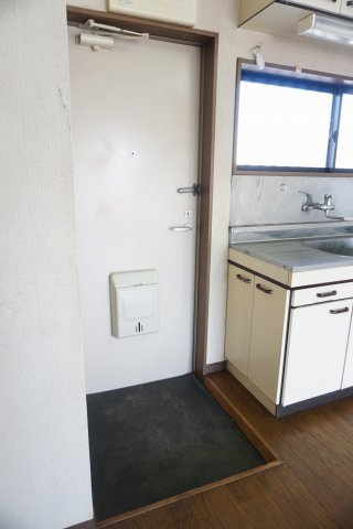 【玄関】 | コーポAKITAⅠ | 収納もある玄関です
同タイプ別室
