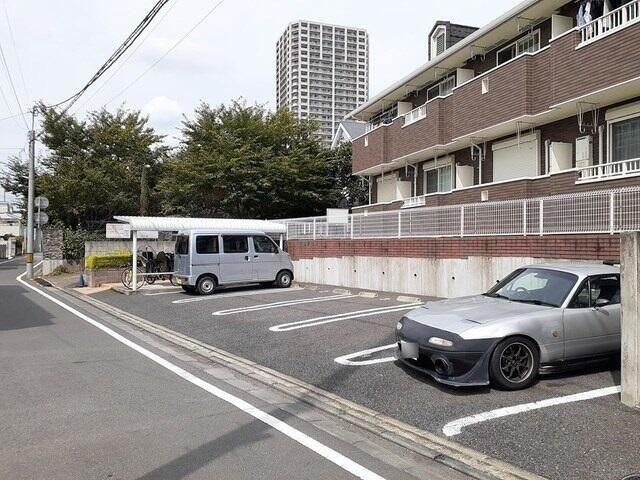 ラフレシアスの駐車場