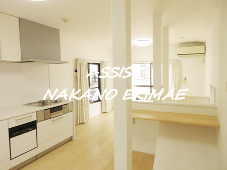 高円寺北3丁目37戸建の居間・リビング