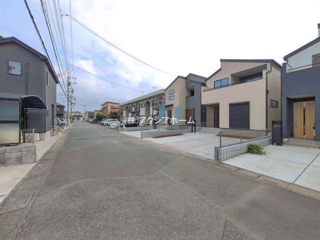 入間市久保稲荷5丁目・全2棟　新築一戸建　2号棟の前面道路含む現地写真|現地写真（2026年7月7日撮影）