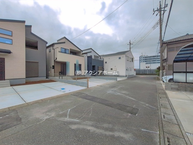 入間市久保稲荷5丁目・全2棟　新築一戸建　2号棟の前面道路含む現地写真|現地写真（2026年7月7日撮影）