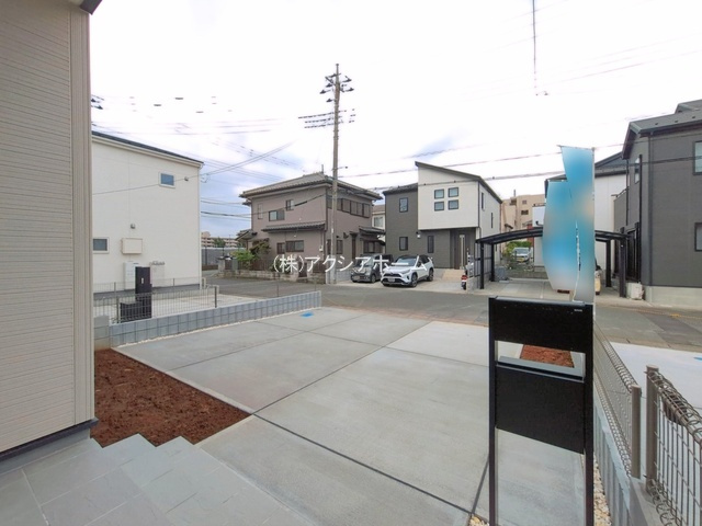 入間市久保稲荷5丁目・全2棟　新築一戸建　2号棟の駐車場|現地写真（2026年7月7日撮影）