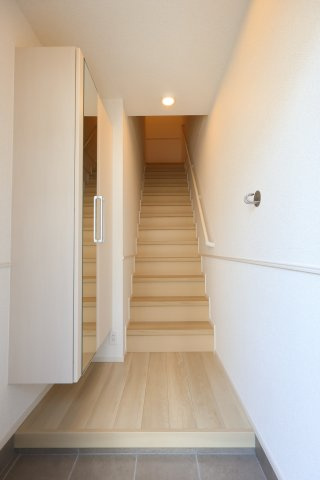 【玄関】 | テナム　プレッソ　メゾン