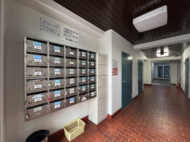 第三大朋マンションのエントランス