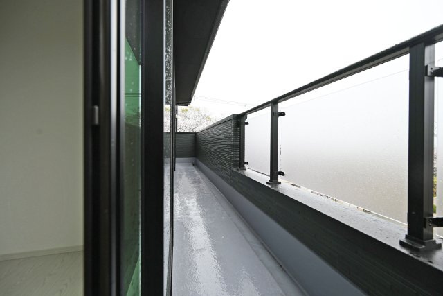 テラシエ花屋敷つつじガ丘新築一戸建て│4LDK+並列駐車2台可のバルコニー|2階南面バルコニーです。陽光がたっぷりと室内に行き届きます。