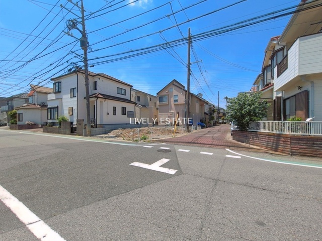 越谷市宮本町5丁目 新築分譲住宅の前面道路含む現地写真