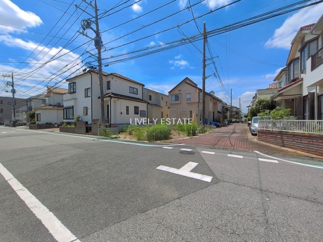 越谷市宮本町5丁目 新築分譲住宅の前面道路含む現地写真